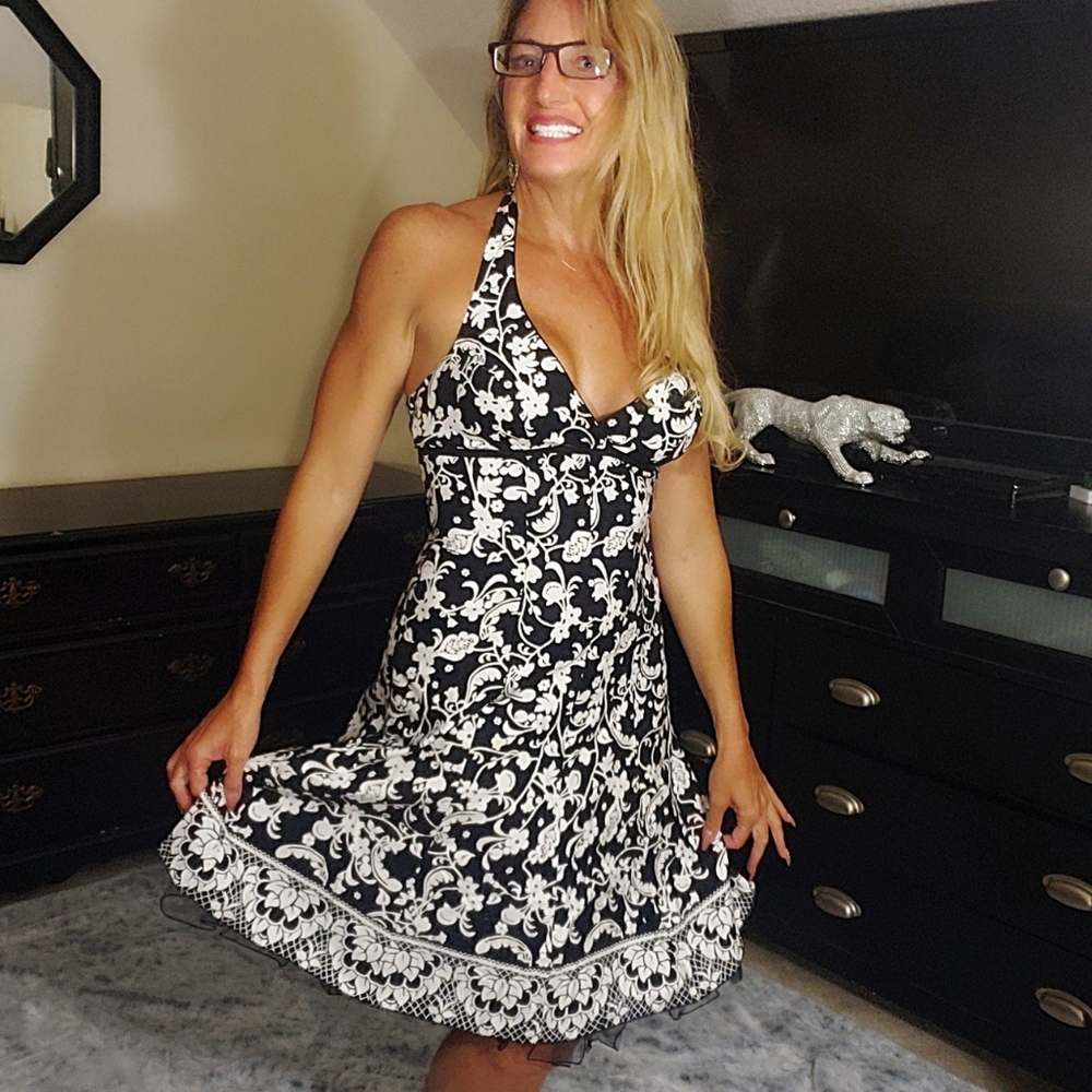 Speechless Black & White Halter V-Neck Dress Small